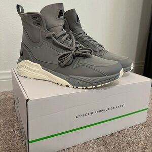 APL Women’s Techloom Defender BRAND NEW 9.5 Women’s